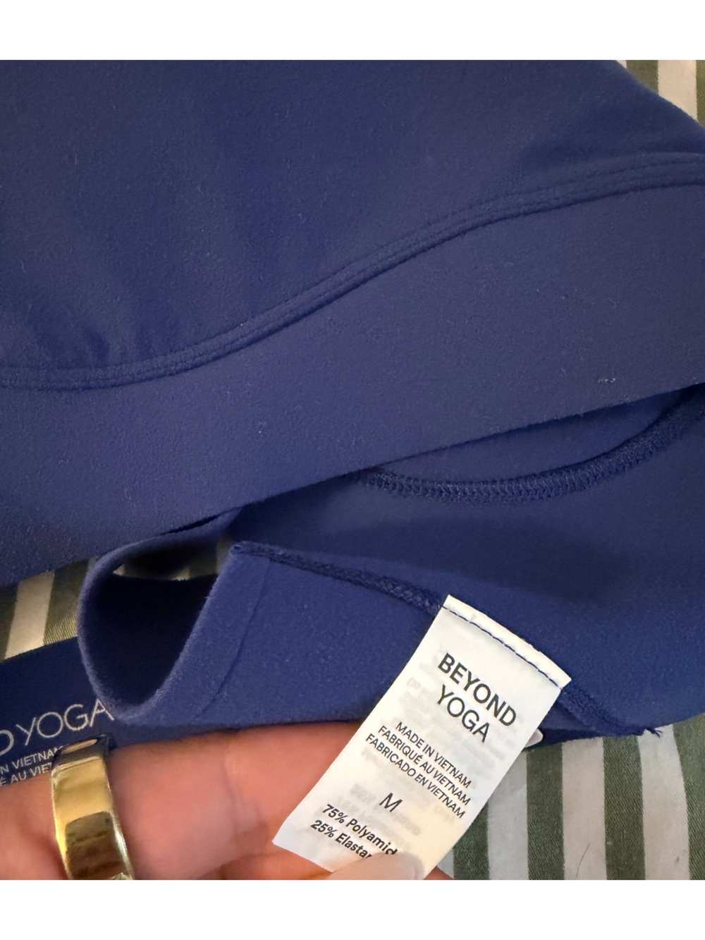 Beyond Yoga Glowzone Scoop Neck Sports Bra, M - Picture 5 of 5